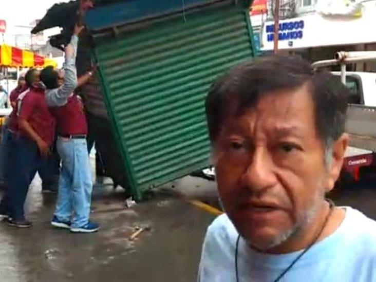 Sin previo aviso, retiran puesto de periódicos en centro de Poza Rica