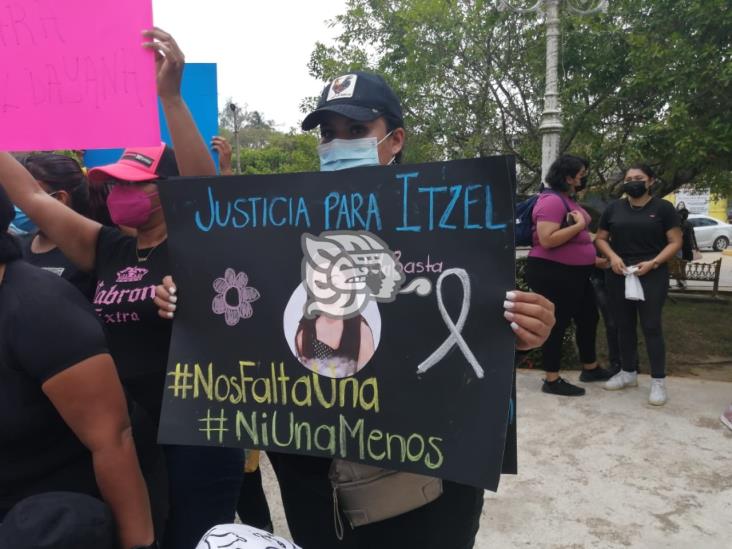 Nanchital se une en marcha y exigen justicia por Itzel Dayana