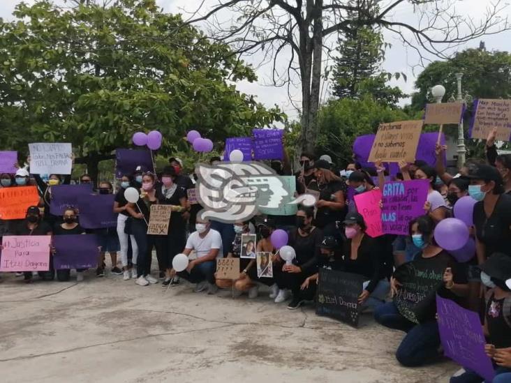 Nanchital se une en marcha y exigen justicia por Itzel Dayana