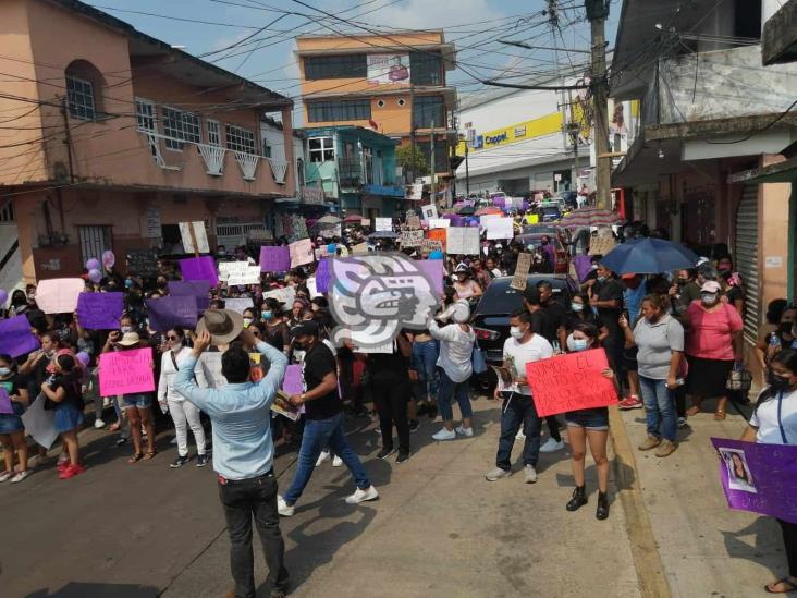 Nanchital se une en marcha y exigen justicia por Itzel Dayana