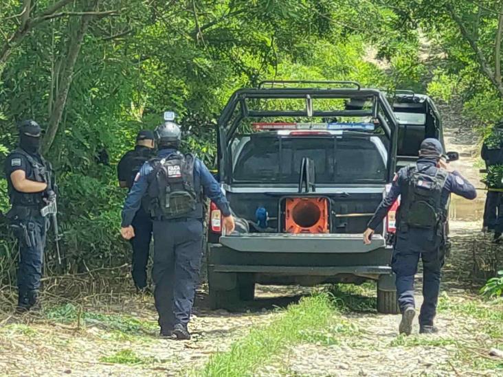 Hallan cuerpo de hombre en avanzado estado de descomposición en arroyo