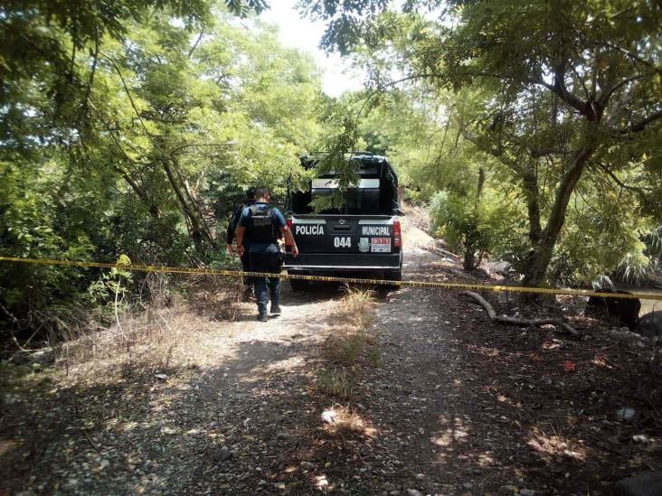 Hallan cuerpo de hombre en avanzado estado de descomposición en arroyo