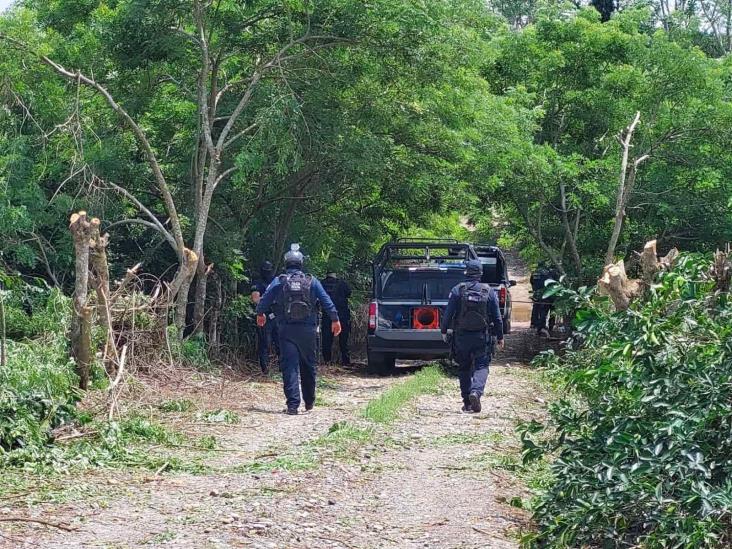 Hallan cuerpo de hombre en avanzado estado de descomposición en arroyo