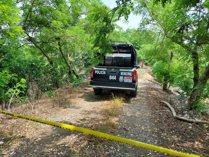 Hallan cuerpo de hombre en avanzado estado de descomposición en arroyo