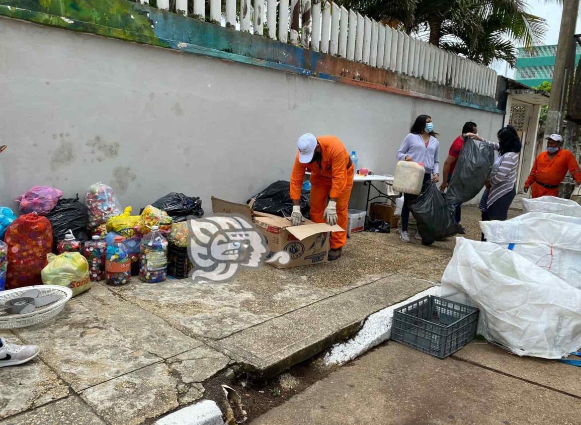 Recolectan casi una tonelada de desechos reciclables en beneficio de niños con cáncer