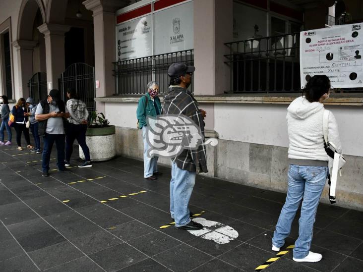 INE abandona a ciudadanos que acudieron a votar en casillas especiales en Xalapa