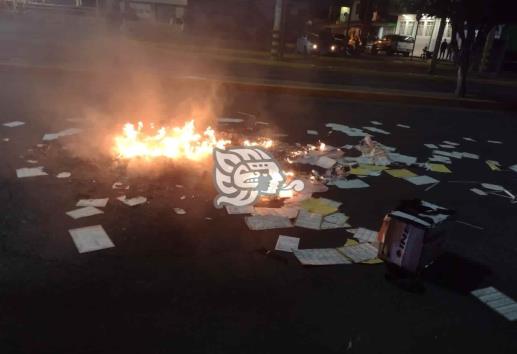 En Nogales, militantes de RSP y PES toman el OPLE; queman boletas