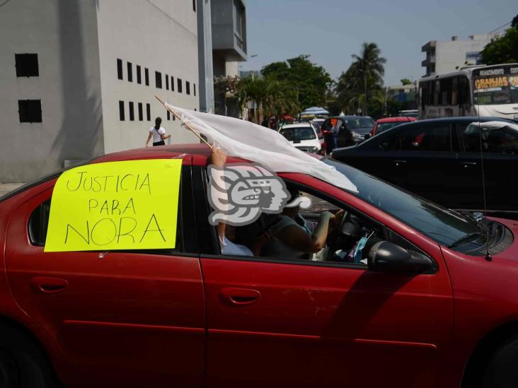 Se manifiestan a favor de enfermera jarocha; familiares y amigos piden justicia