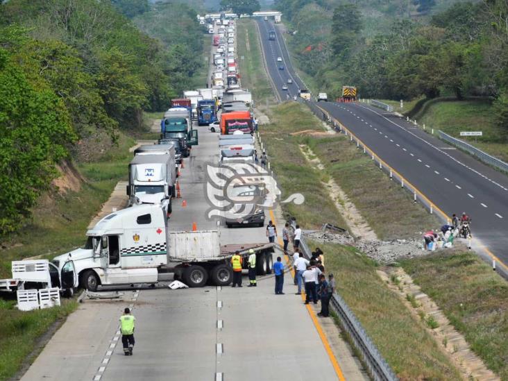 Soconusqueños resultan lesionados tras choque en tramo Acayucan-Cosolea