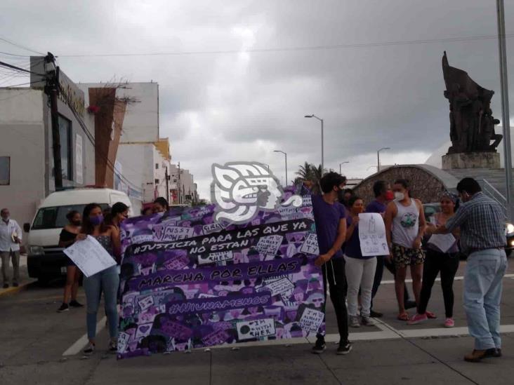 Se manifiestan y piden alto a violencia de género y feminicidios