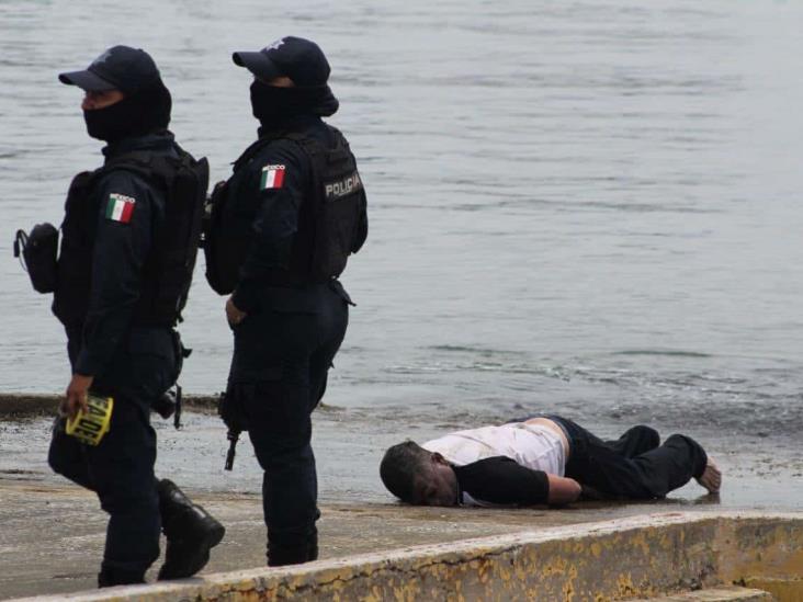 Hallan hombre sin vida cerca del muelle en Puerto de Veracruz