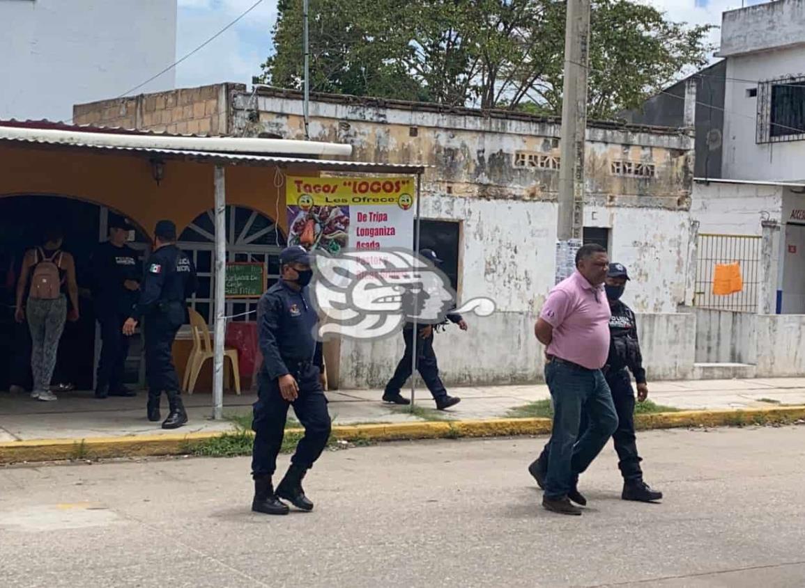 Policías municipales de Oluta detienen a agresor de mujer 