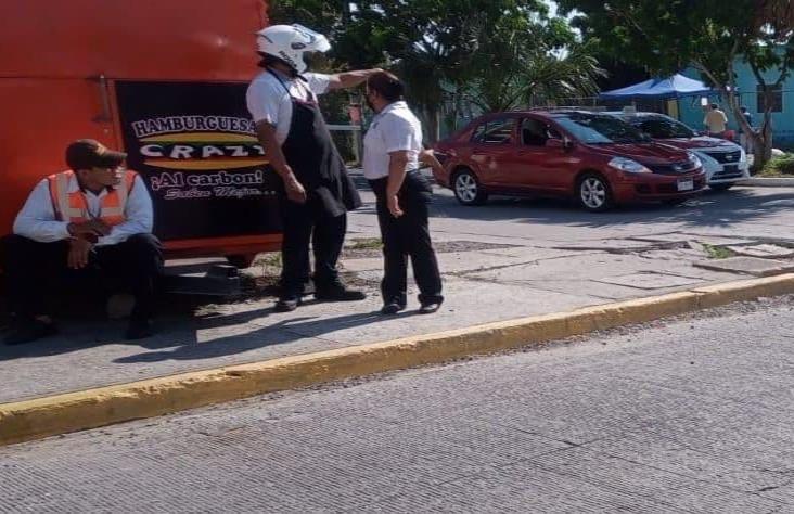 Motociclista resulta lesionado tras impactar con taxi en fraccionamiento de Veracruz