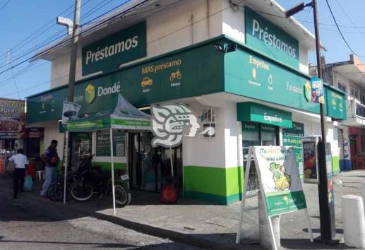 Par de sujetos irrumpen casa de empeño en Veracruz