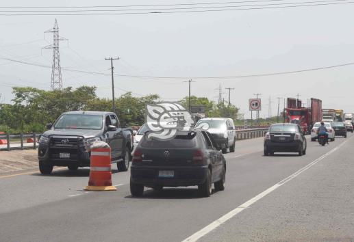 Un ´viacrucis´ entrar a Veracruz por cierre en la Villa-Coatza