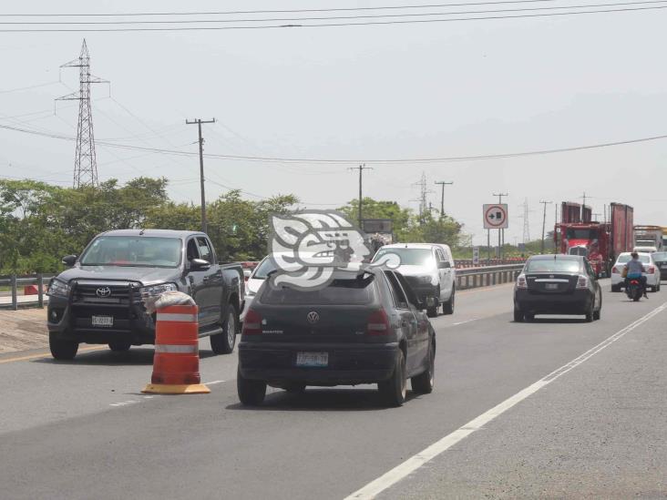 Un ‘viacrucis’ entrar a Veracruz por cierre en la Villa-Coatza