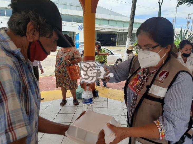 Continúan brindando alimentos a los más necesitados