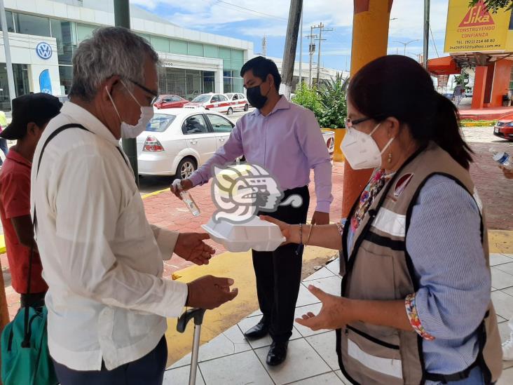 Continúan brindando alimentos a los más necesitados