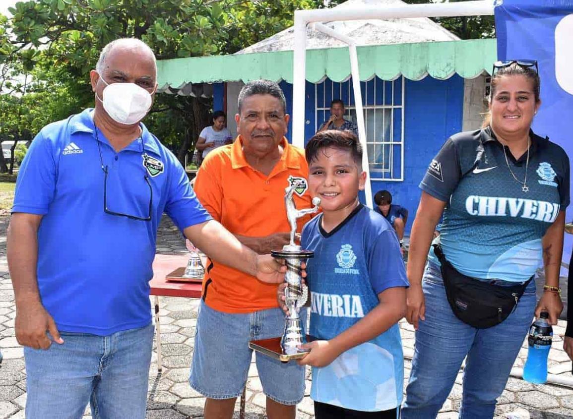 Premian a lo mejor de la liga boqueña