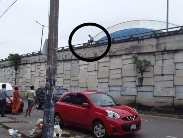 Joven intenta suicidarse tras intentar saltar en puente de Veracruz