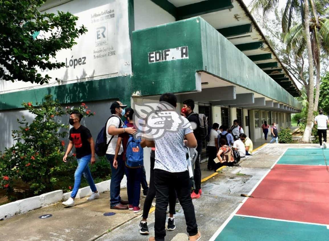 Más de 900 alumnos sin clases por falla eléctrica en Conalep