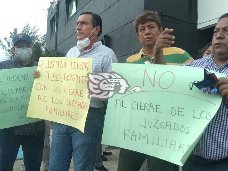 Cierre de juzgados causará mayor rezago en expedientes, protestan abogados