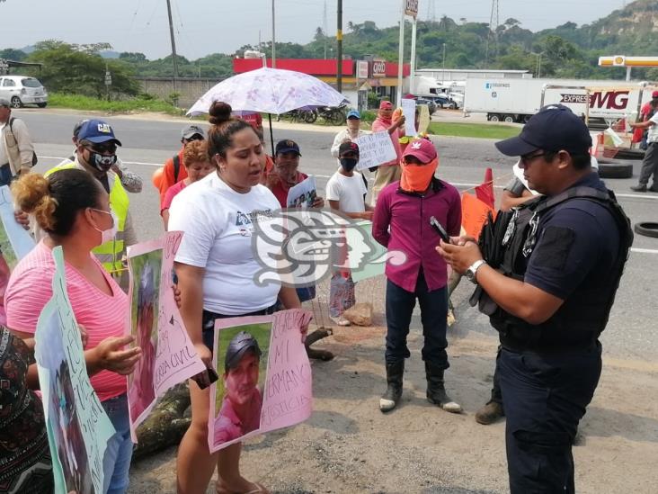 Acusan a Fuerza Civil de desaparecer a obrero; bloquean carreteras del sur