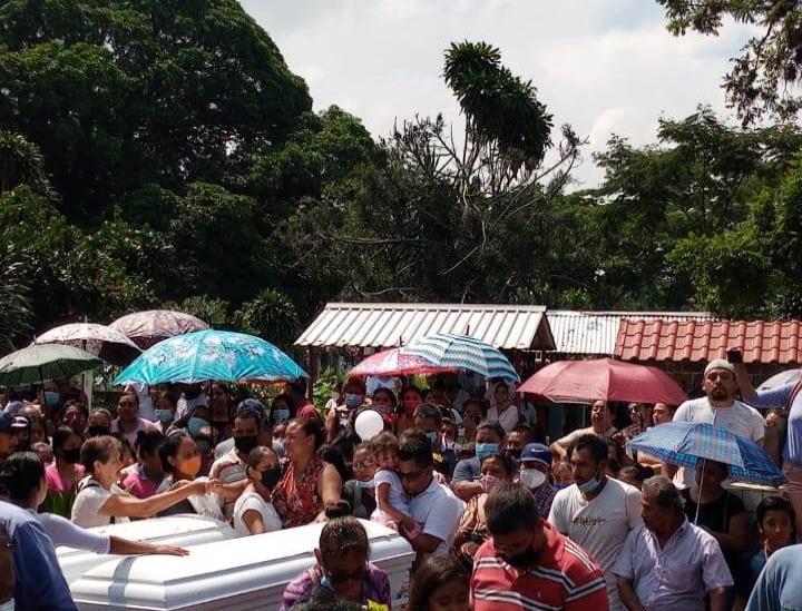 Despiden a menores asesinados en Amatlán; ‘balas fueron del Estado’, aseguran