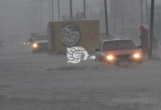 SPC advierte paso de Elsa y onda tropical 8 en Veracruz