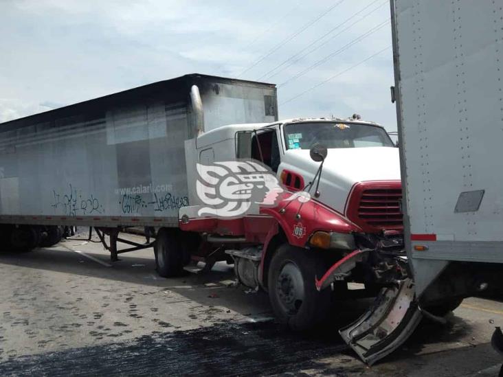 Fuerte accidente sobre la Córdoba-Veracruz; hay tres lesionados