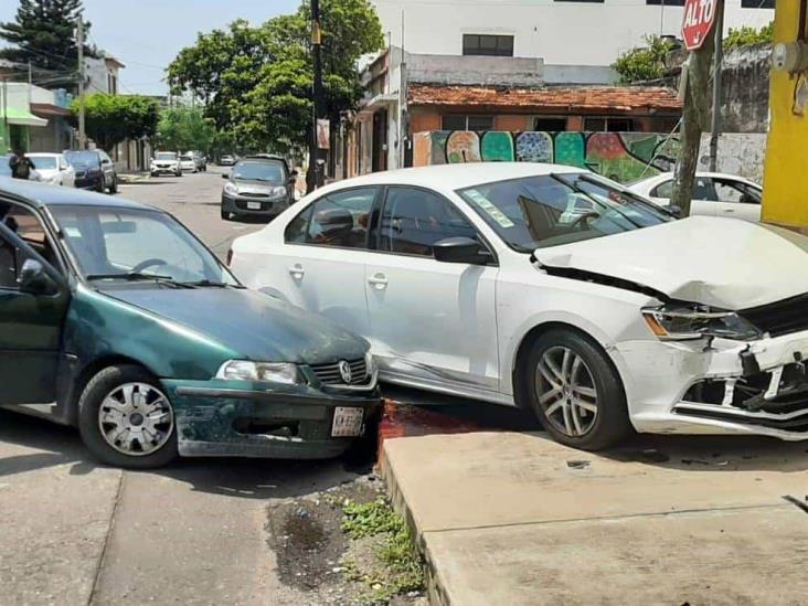 Se registra accidente entre dos unidades en calles de Veracruz