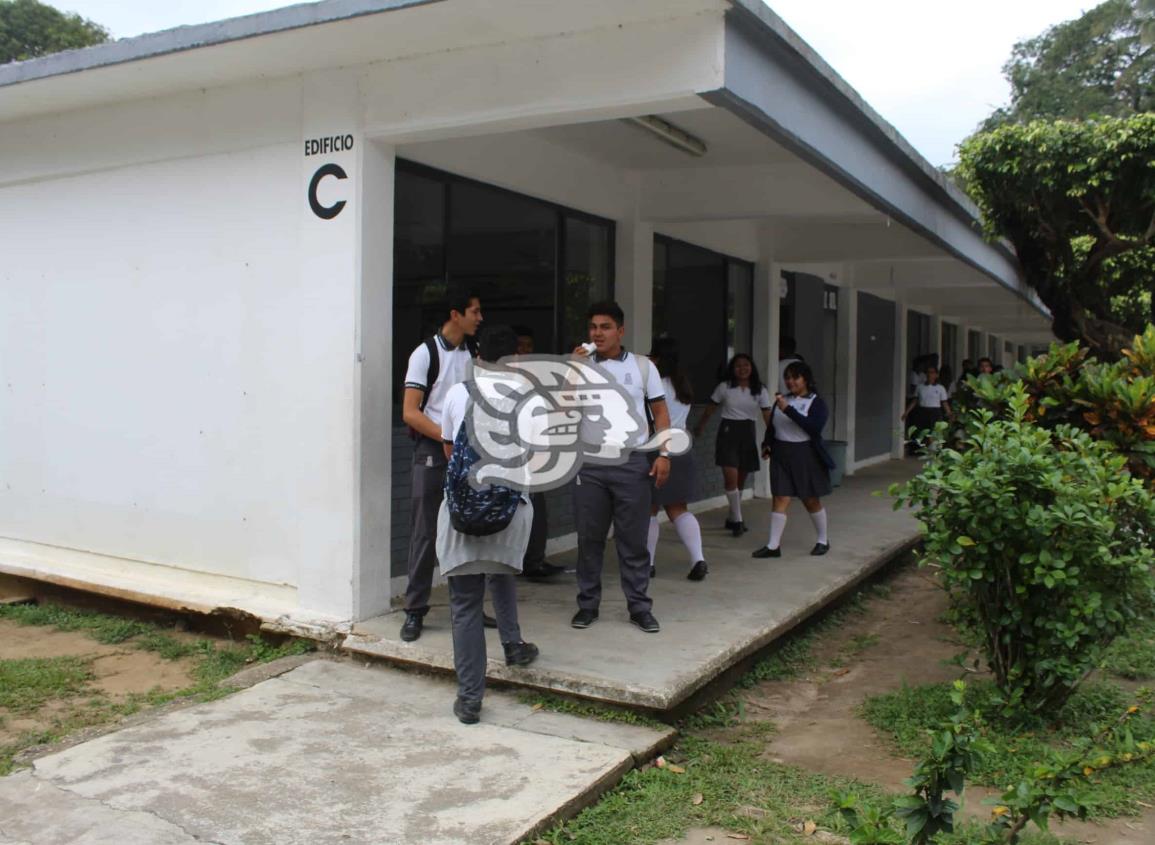 Alumnos de bachiller de Agua Dulce descuidan estudios por trabajar