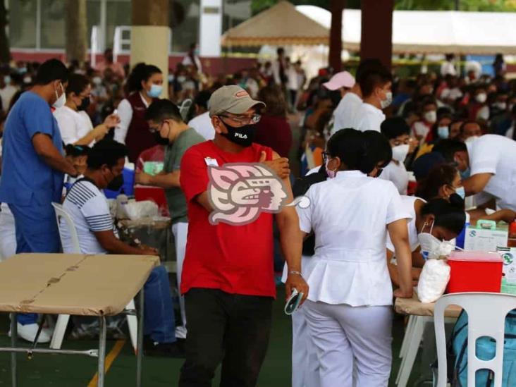 No temer a vacuna AstraZeneca; hay guerra de farmacéuticas: Huerta