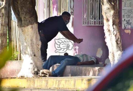 Infartos cobran vida de dos en Oluta; uno de ellos en plena vía pública