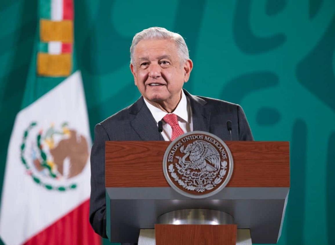 Felicita AMLO a Pedro Castillo, presidente electo de Perú