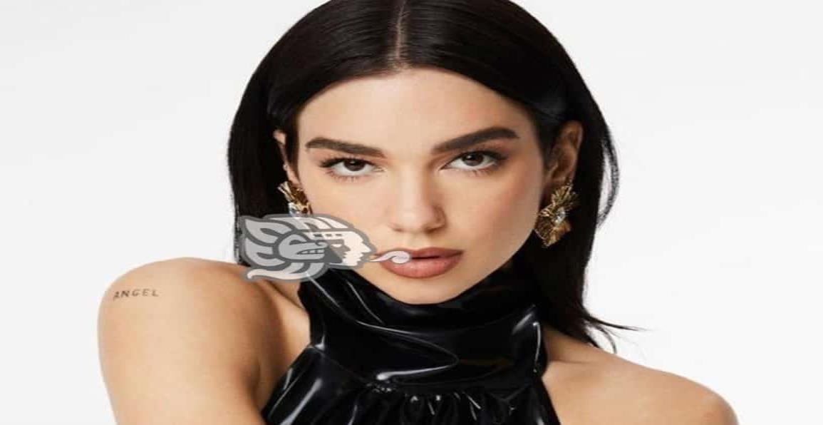 ¿La gemela perdida de Dua Lipa vive en Nuevo León? Cajera causa sensación por su parecido (+Video)