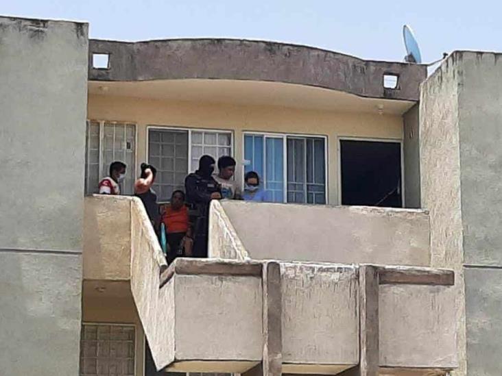 Hallan hombre muerto en interior de su vivienda en fraccionamiento de Veracruz