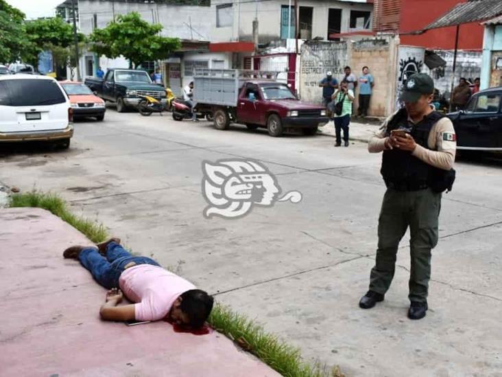 Sicarios interceptan y asesinan al popular “Argenis” en Acayucan