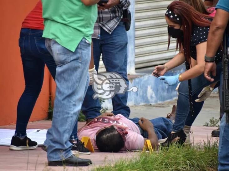 Sicarios interceptan y asesinan al popular “Argenis” en Acayucan