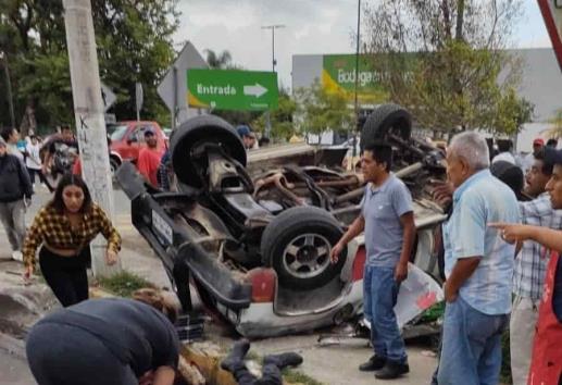 Accidente en Coscomatepec deja 1 muerto y 14 heridos graves; entre ellos, 5 menores