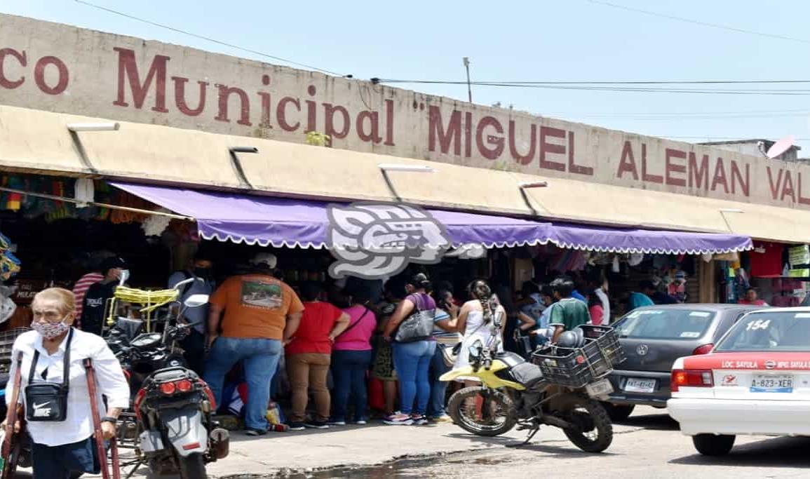 Ciudadanos relajan medidas básicas contra Covid – 19 en Acayucan 