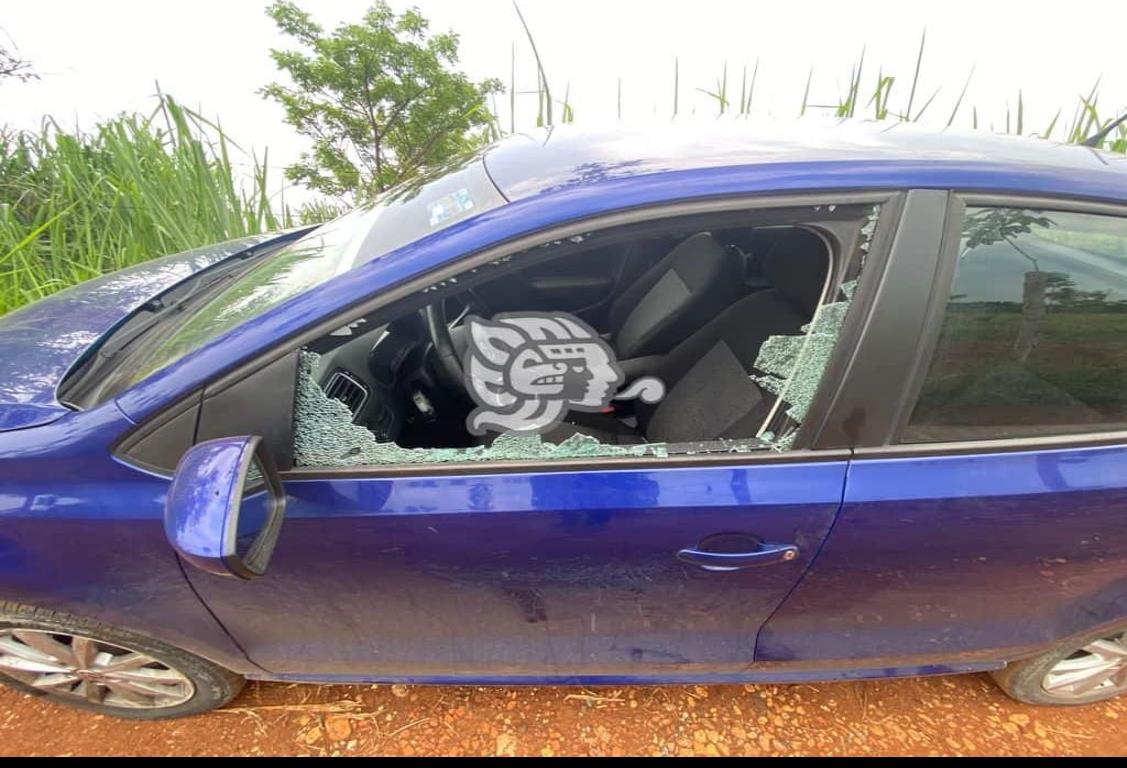 Aseguran en Acayucan un auto robado en Coatzacoalcos