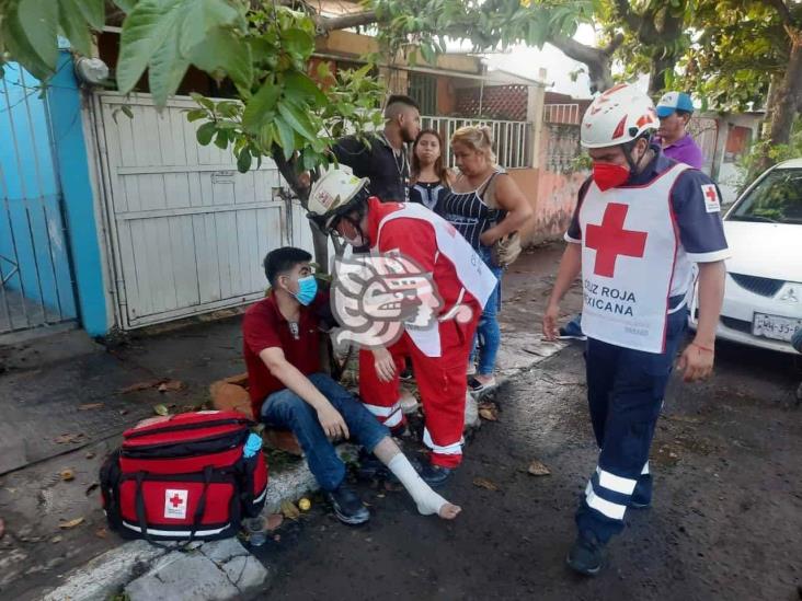 Auto atropella a joven en Unidad habitacional Las brisas