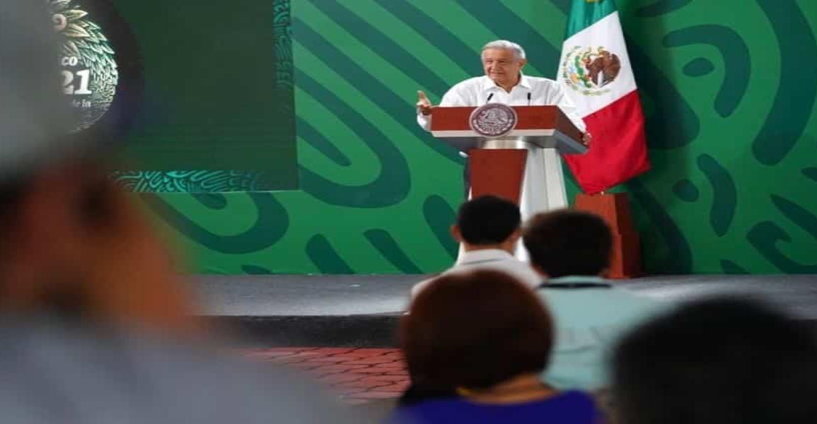 Anuncia AMLO programa especial para reparar baches en calles del país