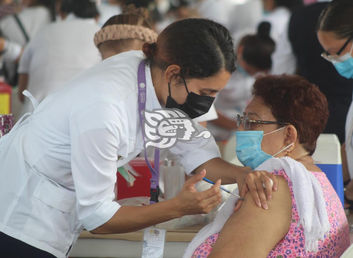 Toca vacuna a treintones y segunda dosis a los de 50 en Agua Dulce 