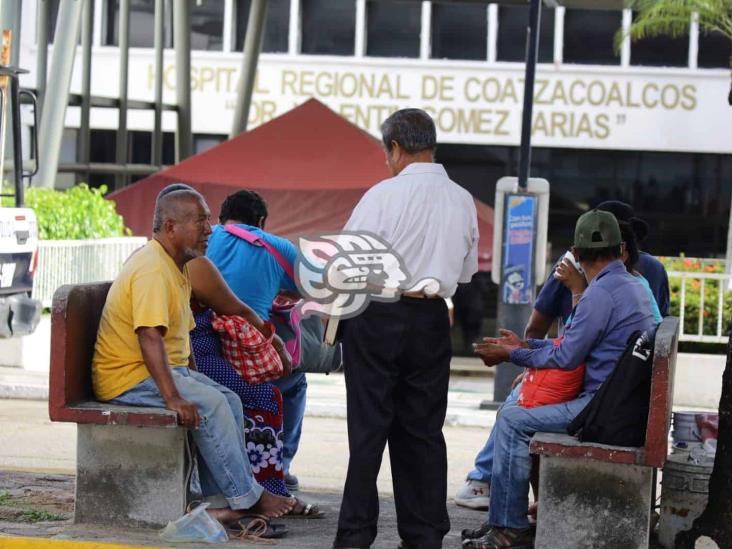 Se aglomeran afuera del Gómez Farías; no para llegada de contagiados