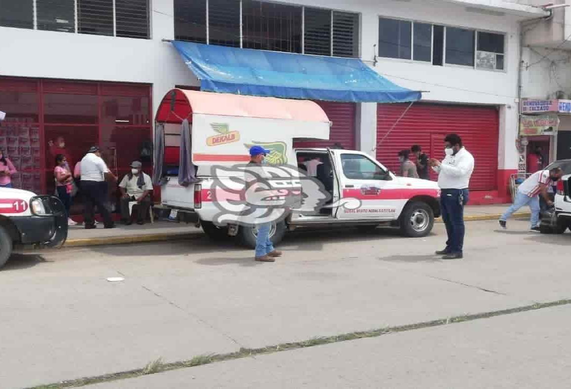 Sanitizan en Minatitlán unidades de transporte rural contra COVID-19