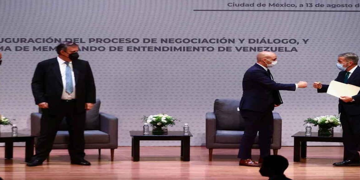 Con firma de un acuerdo inicia el diálogo por Venezuela