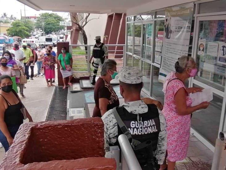 Molestia por suspensión de servicios en IMSS 36; GN evita agresiones a médicos