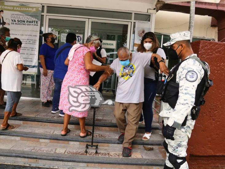 Molestia por suspensión de servicios en IMSS 36; GN evita agresiones a médicos